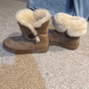 Uggs Cozy Tan Shearling Boots